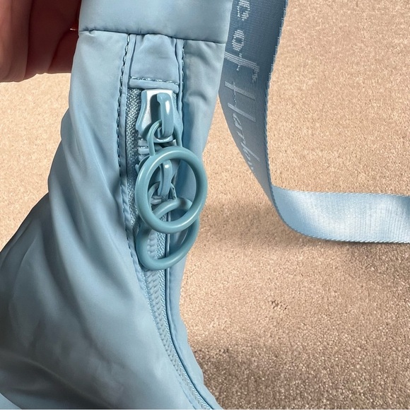 House of Harlow 1960 Crescent Moon Nylon Puffy Powder Blue Crossbody Bag - Picture 8 of 16